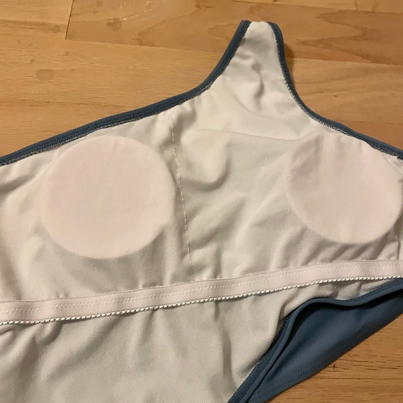 NWOT cutout one shoulder swimsuit, light blue and black color lock, size Large - Picture 4 of 6